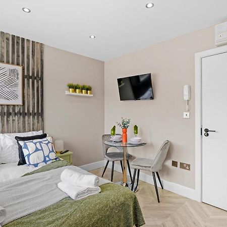 شقة هارموندسورث  في Boutique Heathrow Studio'S - Parking - Garden المظهر الخارجي الصورة