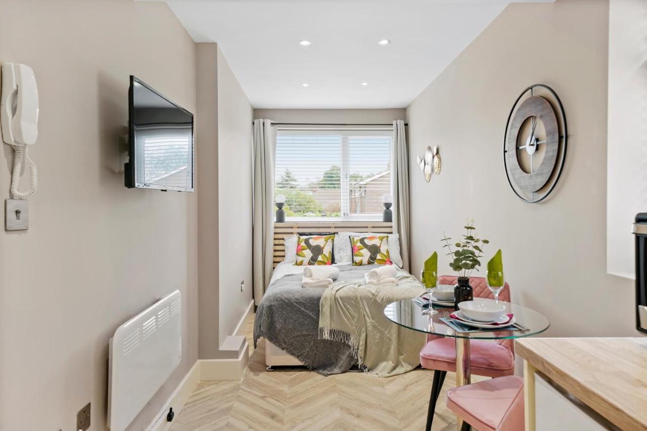 شقة هارموندسورث  في Boutique Heathrow Studio'S - Parking - Garden المظهر الخارجي الصورة