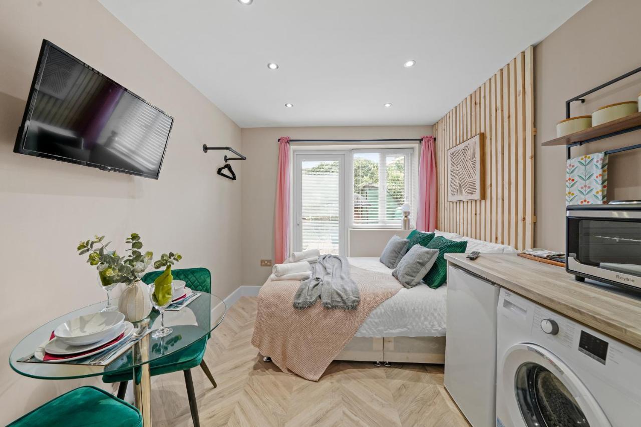 شقة هارموندسورث  في Boutique Heathrow Studio'S - Parking - Garden المظهر الخارجي الصورة