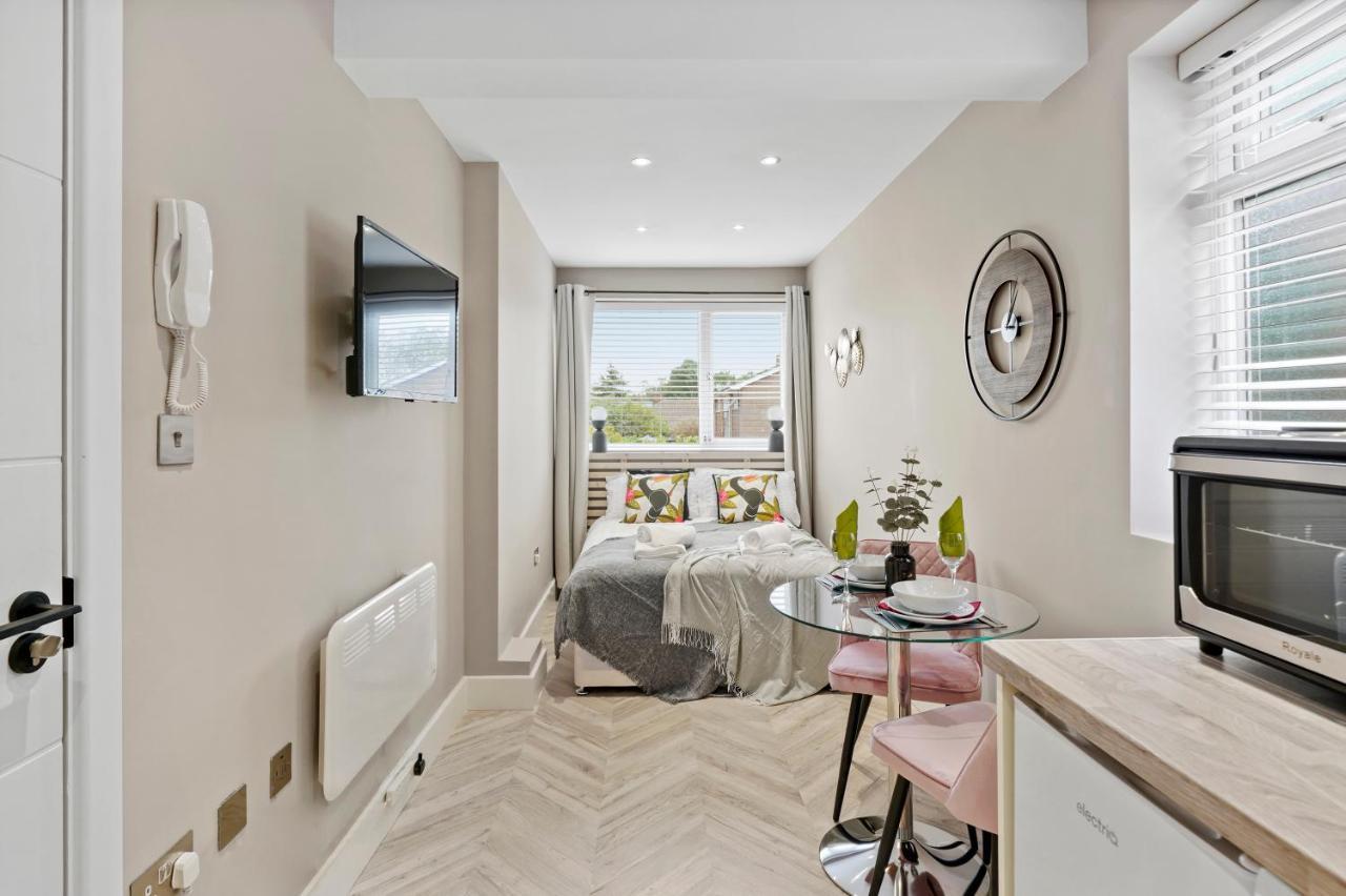 شقة هارموندسورث  في Boutique Heathrow Studio'S - Parking - Garden المظهر الخارجي الصورة