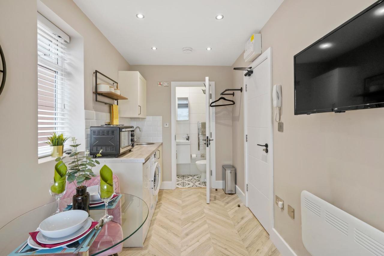 شقة هارموندسورث  في Boutique Heathrow Studio'S - Parking - Garden المظهر الخارجي الصورة