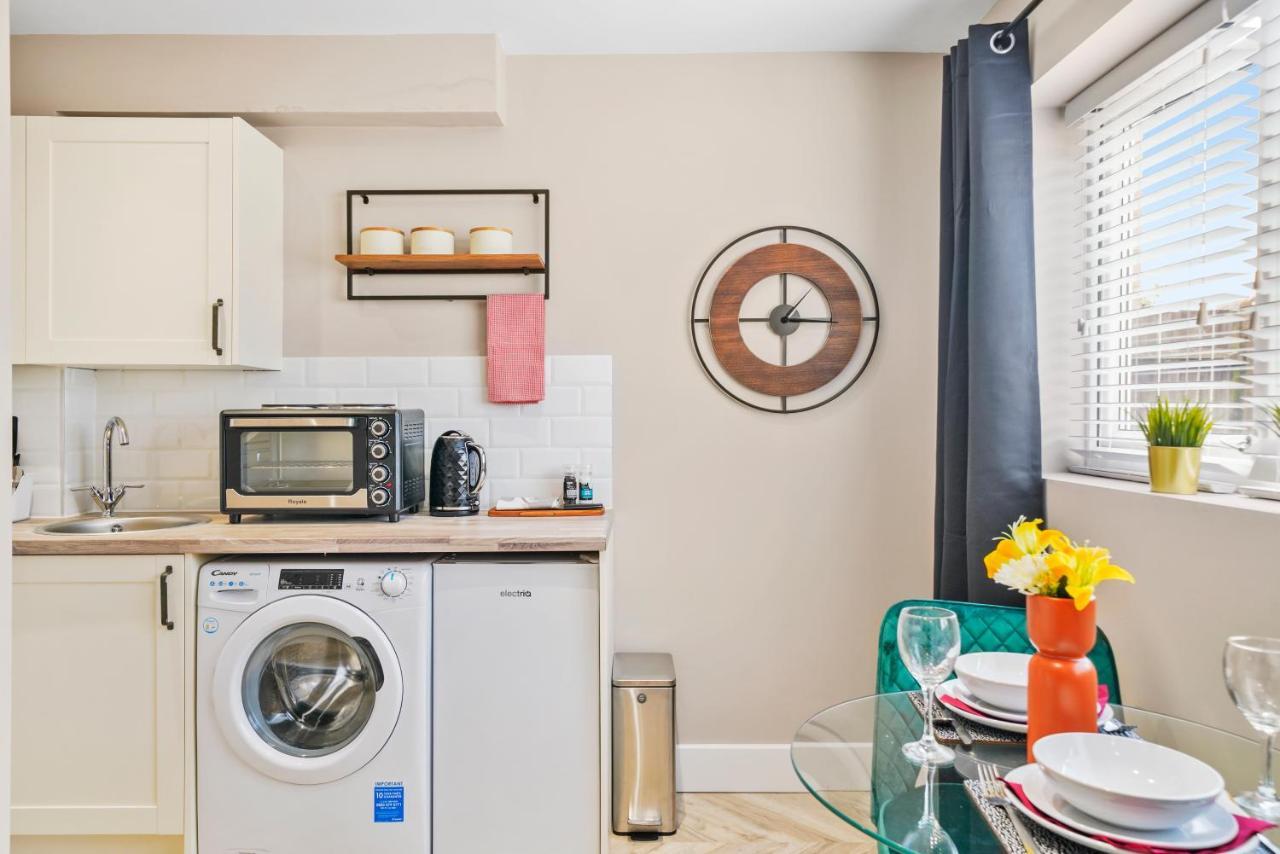شقة هارموندسورث  في Boutique Heathrow Studio'S - Parking - Garden المظهر الخارجي الصورة