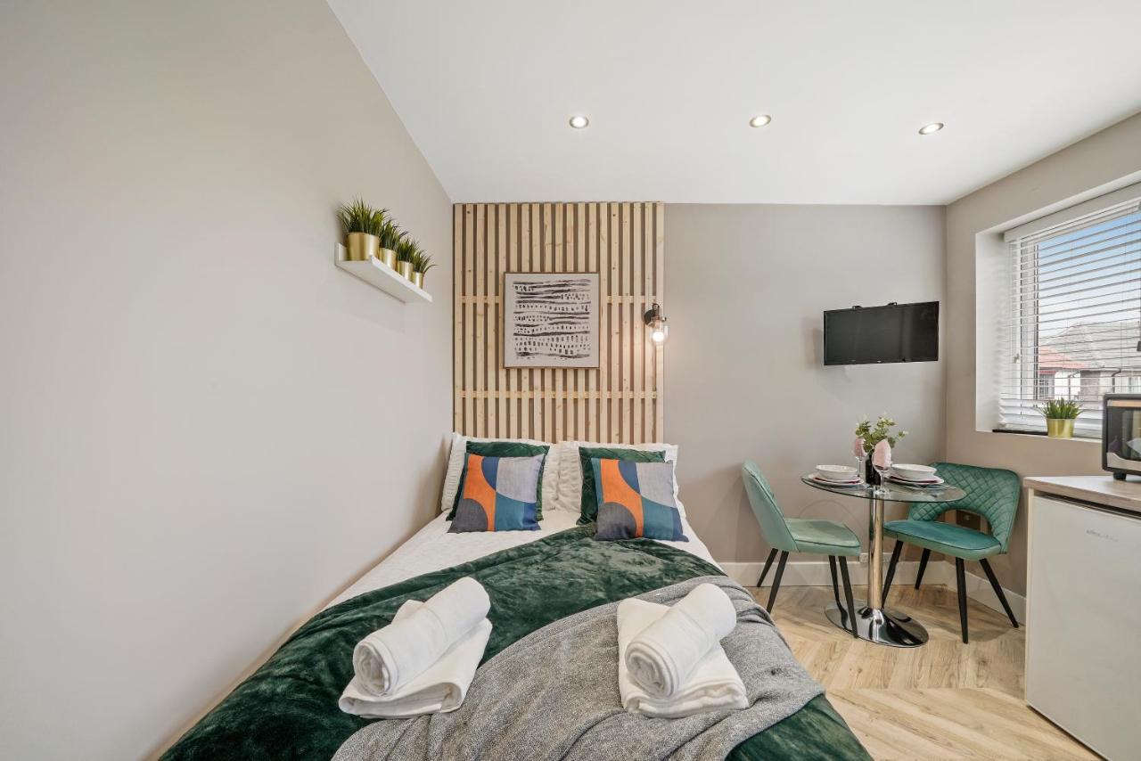 شقة هارموندسورث  في Boutique Heathrow Studio'S - Parking - Garden المظهر الخارجي الصورة