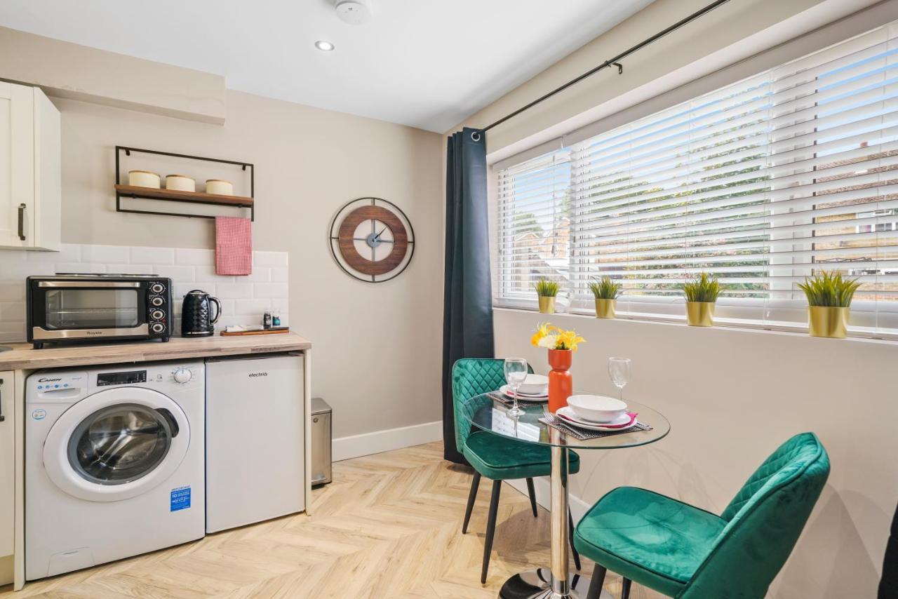 شقة هارموندسورث  في Boutique Heathrow Studio'S - Parking - Garden المظهر الخارجي الصورة