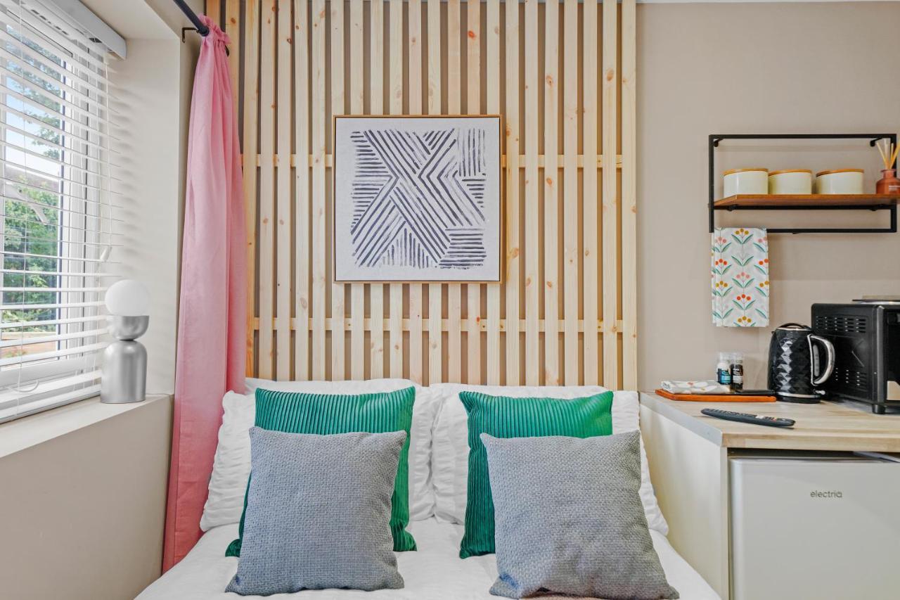 شقة هارموندسورث  في Boutique Heathrow Studio'S - Parking - Garden المظهر الخارجي الصورة