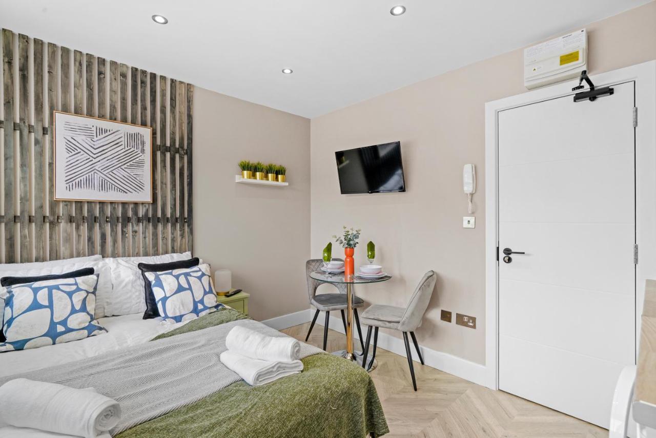 شقة هارموندسورث  في Boutique Heathrow Studio'S - Parking - Garden المظهر الخارجي الصورة