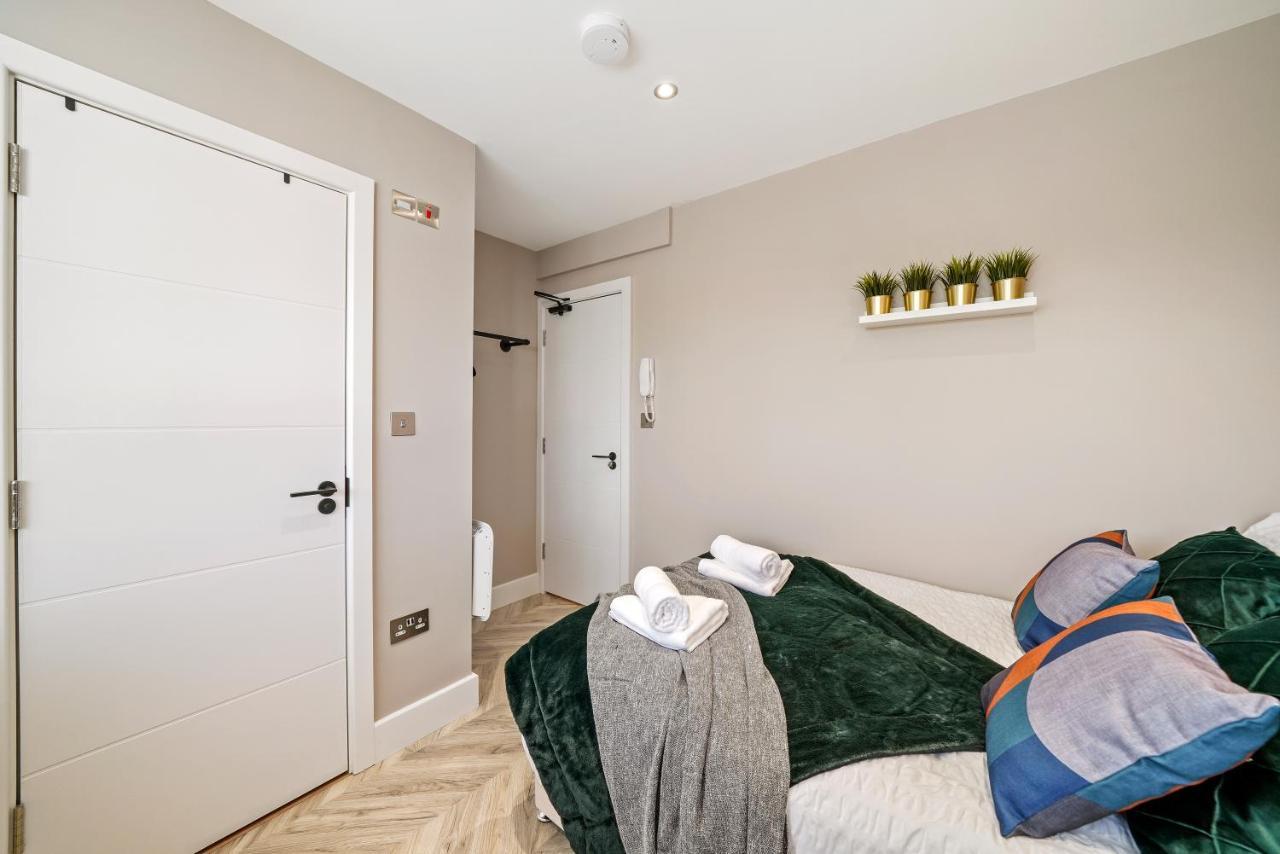 شقة هارموندسورث  في Boutique Heathrow Studio'S - Parking - Garden المظهر الخارجي الصورة