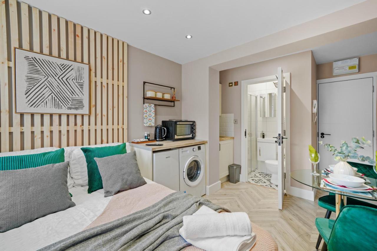 شقة هارموندسورث  في Boutique Heathrow Studio'S - Parking - Garden المظهر الخارجي الصورة
